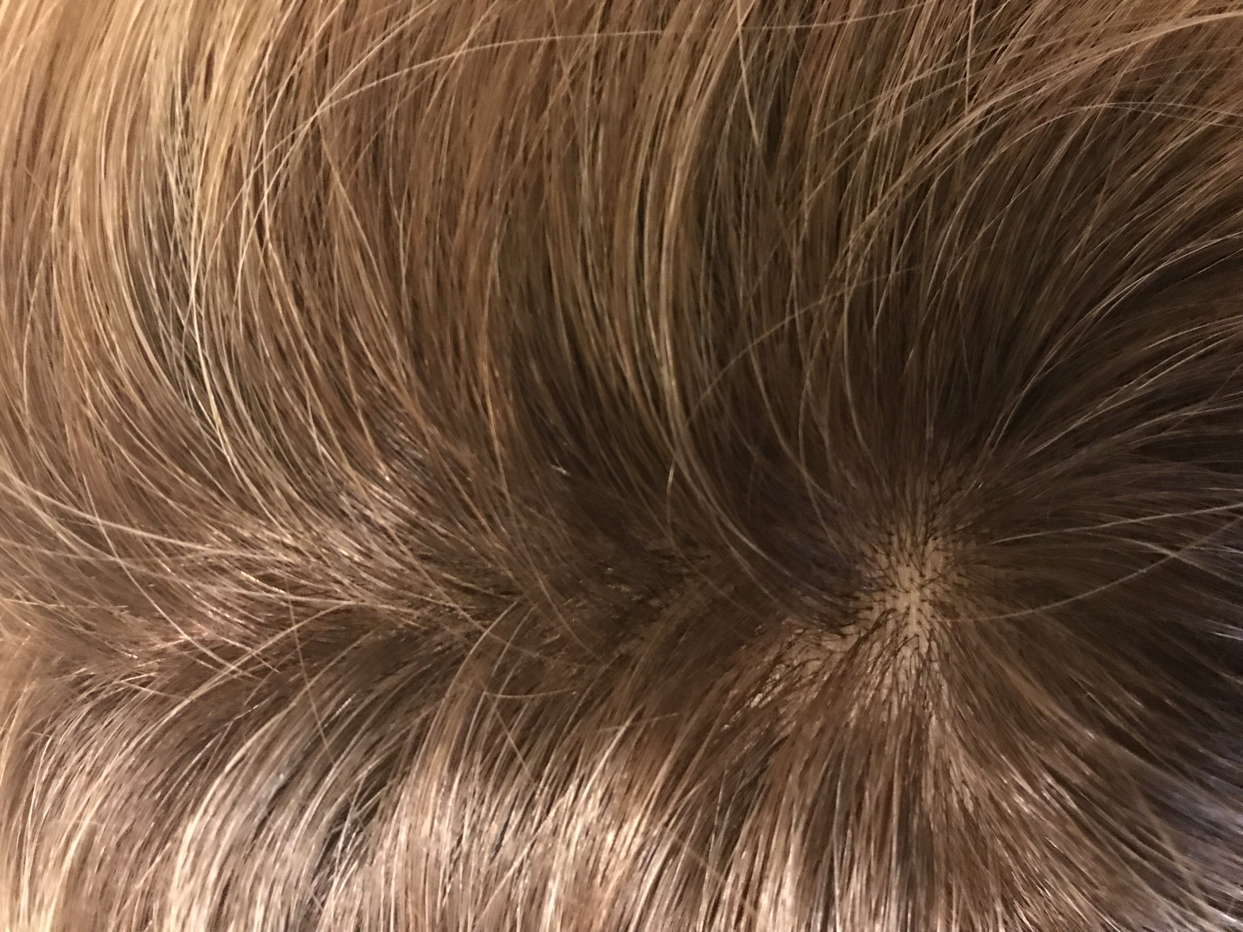 Close look at where the hair is parted. This color is salted caramel.